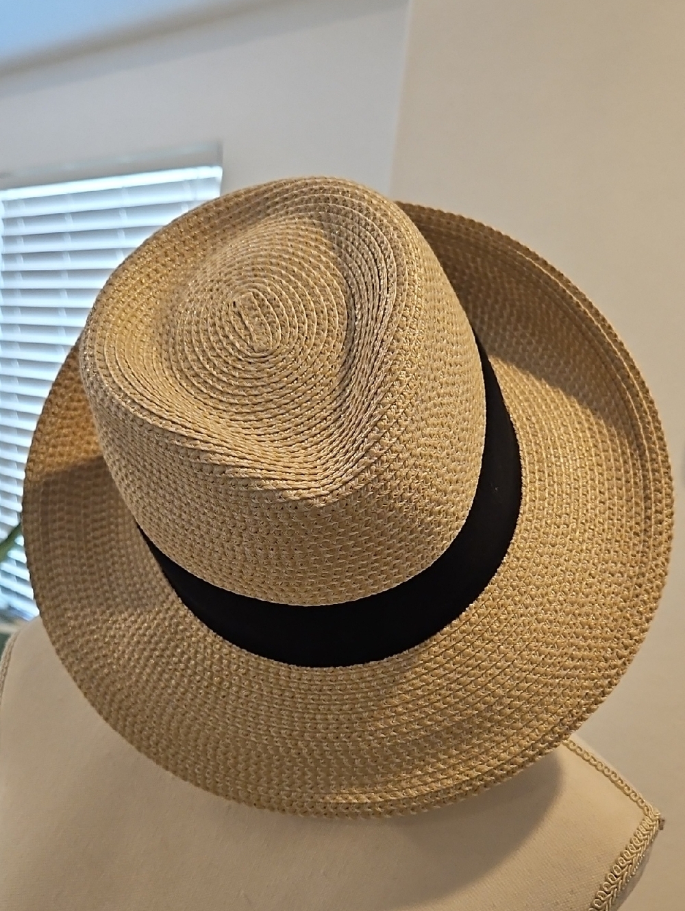 Eric Javits Straw Fedora in Natural with Black Band New - Picture 2 of 15